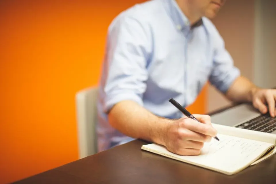 Top 5 AI Tools for Faster Blog Writing